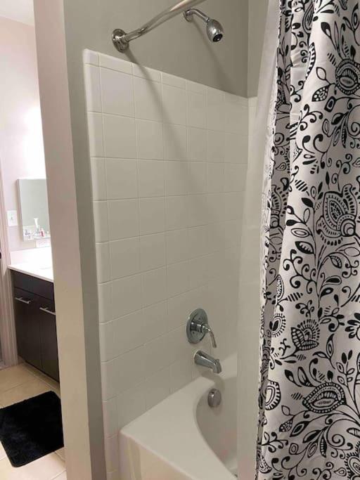 Downtown Luxury Apartment With Free Parking Space Oklahoma City Eksteriør billede