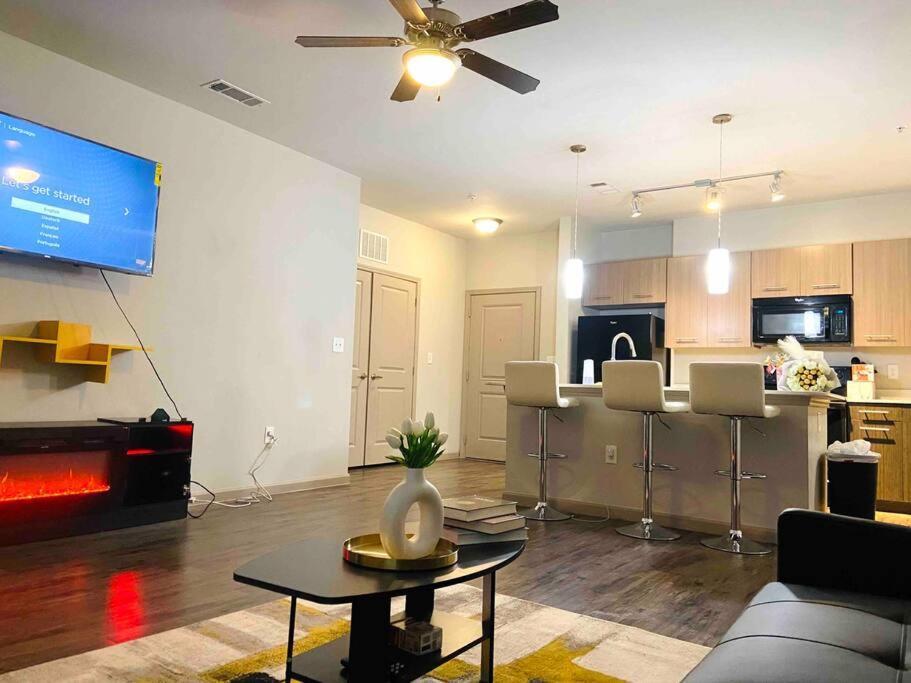 Downtown Luxury Apartment With Free Parking Space Oklahoma City Eksteriør billede