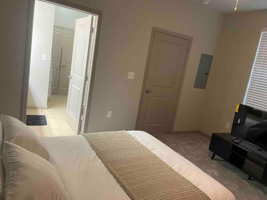 Downtown Luxury Apartment With Free Parking Space Oklahoma City Eksteriør billede